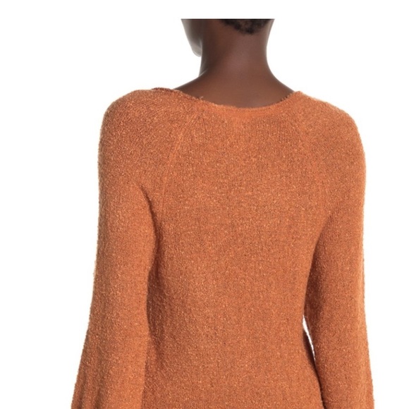 NWT V-Neck Curled Ply Knit Sweater - Picture 2 of 3